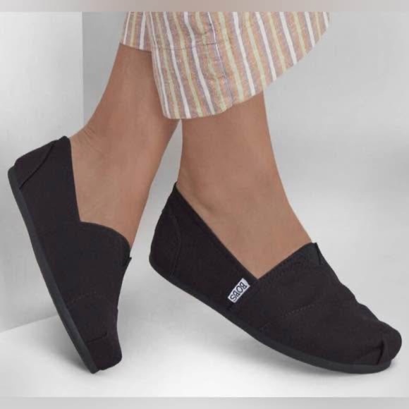 BRAND NEW women skechers bob memory foam slip on black shoes size US 7 & US 8 - Picture 1 of 8